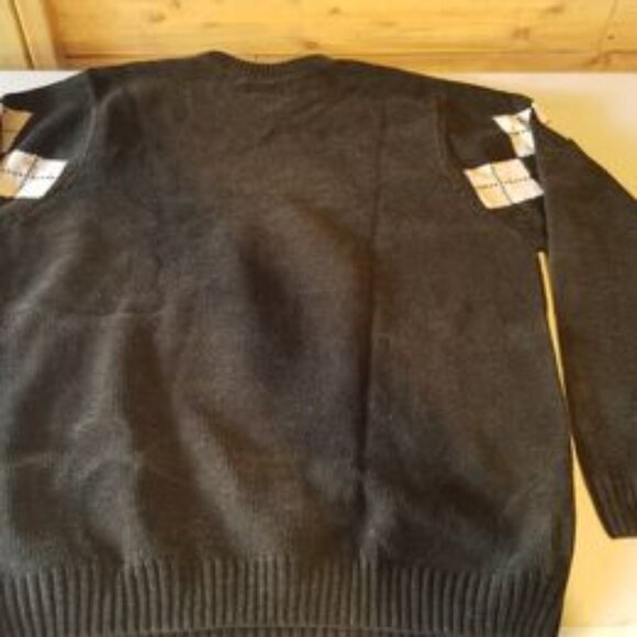 2x Prefab and 1x World Athletics Men's Sweaters (sold together) - Picture 4 of 10
